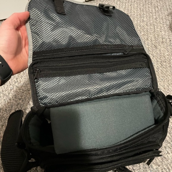 Nikon Compact Digital SLR Accessories Bag - Picture 6 of 9